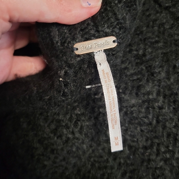 Free people sweater Black Scoop Neck Oversized size Medium soft chunky sweater - Picture 4 of 4